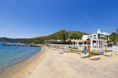 FORTEZZA BEACH RESORT Pools & Beach
