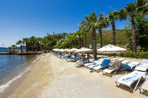 FORTEZZA BEACH RESORT Pools & Beach