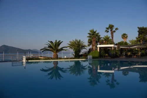 FORTEZZA BEACH RESORT Pools & Beach