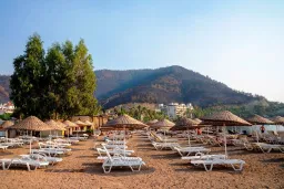 FORTUNA BEACH HOTEL Pools & Beach