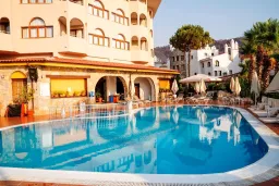 FORTUNA BEACH HOTEL Pools & Beach