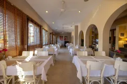 FORTUNA BEACH HOTEL Restaurants