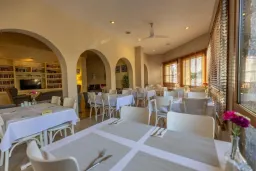 FORTUNA BEACH HOTEL Restaurants