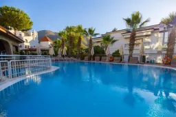 FORTUNA BEACH HOTEL Pools & Beach