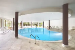 FOUR POINTS BY SHERATON Pools & Beach