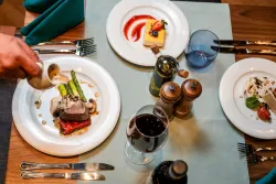 FOUR POINTS BY SHERATON Restaurants