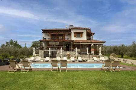GEORGALAS REST APARTMENTS Pools & Beach