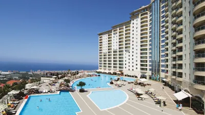 GOLD CITY HOTEL Pools & Beach