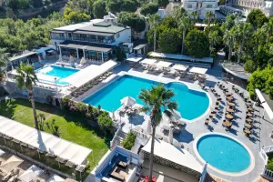 GOLDEN AGE YALIKAVAK BODRUM Pools & Beach