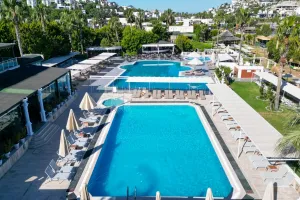 GOLDEN AGE YALIKAVAK BODRUM Pools & Beach