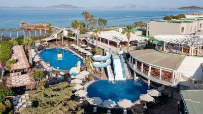 GOLDEN BEACH RESORT - SPA Pools & Beach