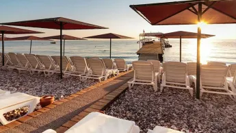 GOLDEN LOTUS HOTEL Pools & Beach
