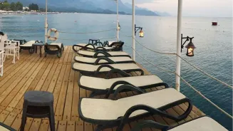 GOLDEN LOTUS HOTEL Pools & Beach