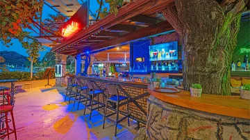GOLMAR BEACH HOTEL Bars