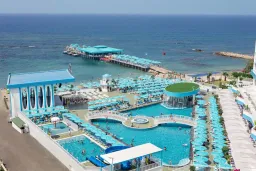 GRANADA LUXURY BEACH Pools & Beach