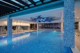 GRANADA LUXURY OKURCALAR Pools & Beach