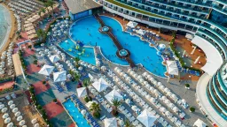 GRANADA LUXURY OKURCALAR Pools & Beach