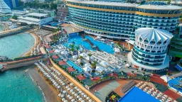 GRANADA LUXURY OKURCALAR Pools & Beach