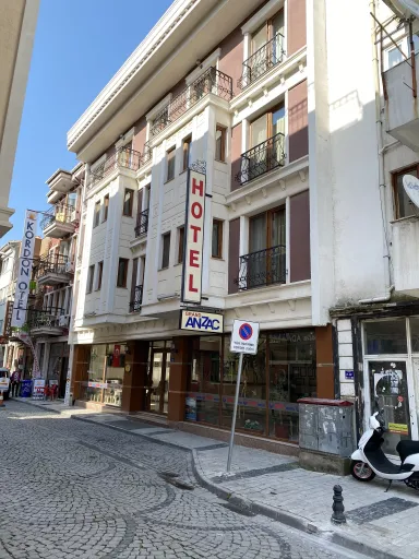 GRAND ANZAC HOTEL