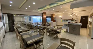 GRAND ANZAC HOTEL Restaurants