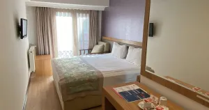 GRAND ANZAC HOTEL Rooms