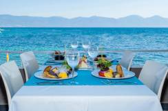 GRAND BLUE SKY HOTEL Restaurants