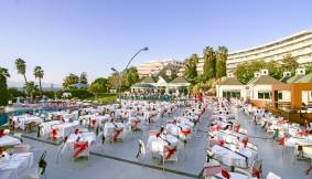 GRAND BLUE SKY HOTEL Restaurants