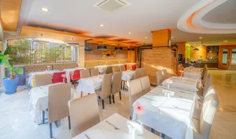GRAND CETTIA HOTEL Restaurants