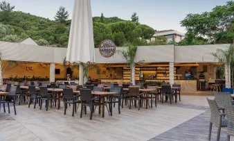 GRAND CETTIA HOTEL Restaurants