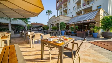 GRAND CETTIA HOTEL Restaurants