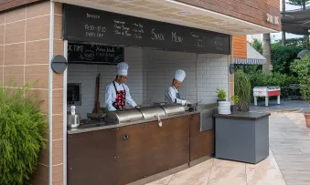 GRAND CETTIA HOTEL Restaurants