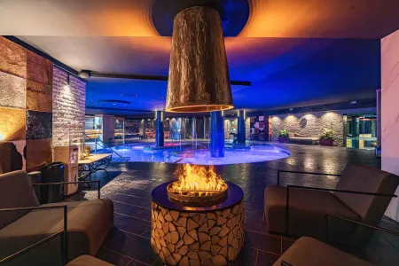 GRAND HOTEL SVETI VLAS Pools & Beach