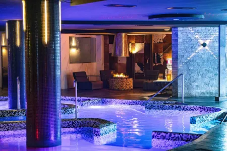 GRAND HOTEL SVETI VLAS Pools & Beach
