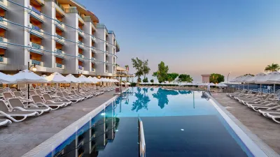 GRAND KAPTAN HOTEL Pools & Beach