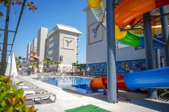 GRAND KOLIBRI PRESTIGE HOTEL Pools & Beach