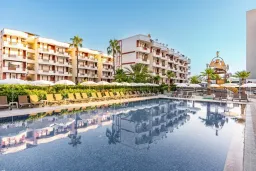 GRAND KOLIBRI PRESTIGE HOTEL Pools & Beach