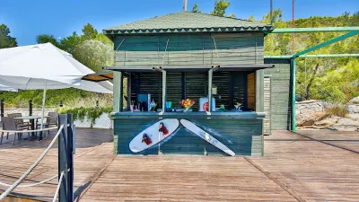 GREEN BAY RESORT-SPA Bars