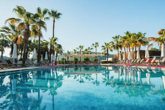 GREEN BAY RESORT-SPA Pools & Beach
