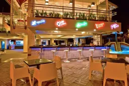GREEN GARDEN RESORT-SPA Bars