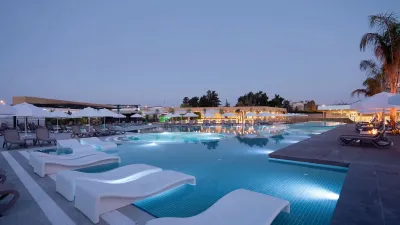 GREEN GARDEN RESORT-SPA Pools & Beach