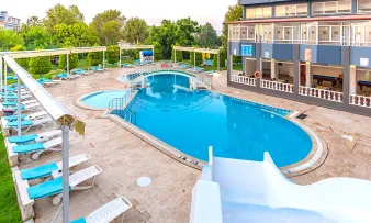 GREEN GOLD HOTEL Pools & Beach