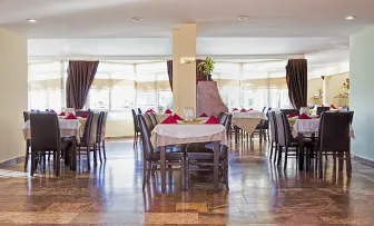 GREEN GOLD HOTEL Restaurants