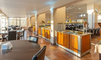 GREEN GOLD HOTEL Restaurants