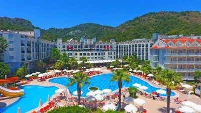 GREEN NATURE RESORT AND SPA Pools & Beach