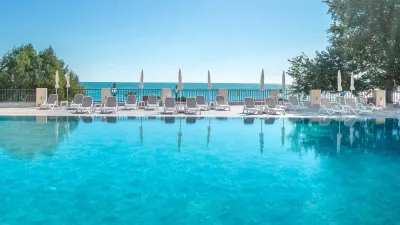 GRIFID HOTEL VISTAMAR Pools & Beach