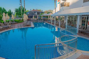 HAWAII HOTEL Pools & Beach