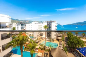 HAWAII HOTEL Pools & Beach