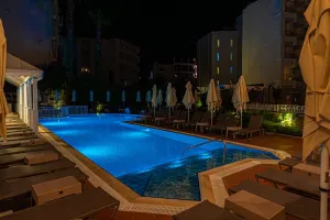 HAWAII HOTEL Pools & Beach