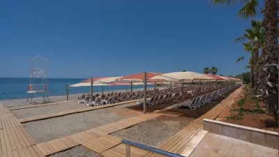 HAYDARPASHA PALACE Pools & Beach