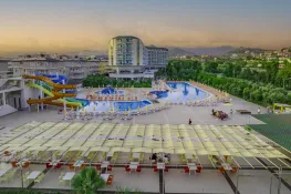 HEDEF BEACH RESORT Pools & Beach